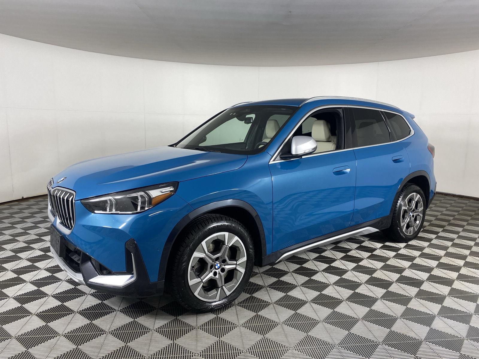 Used 2023 Blue Bay Lagoon Metallic BMW xDrive28i image 3