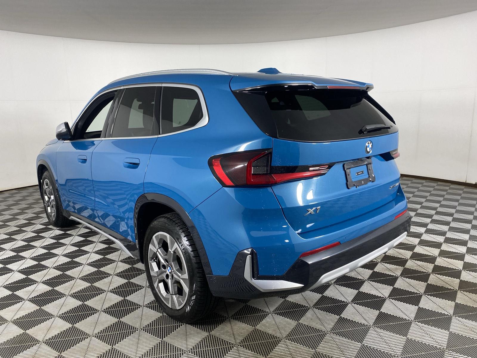 Used 2023 Blue Bay Lagoon Metallic BMW xDrive28i image 5