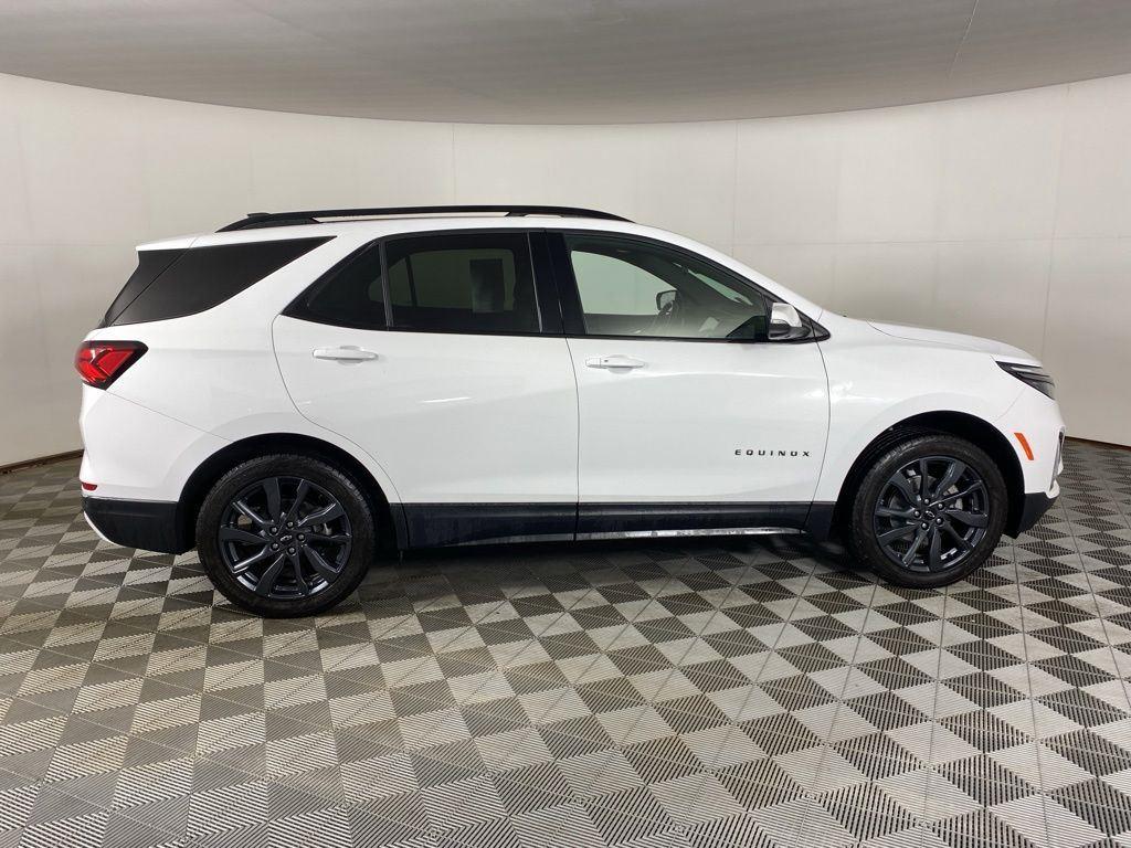 Used 2022 Summit White Chevrolet RS image 8
