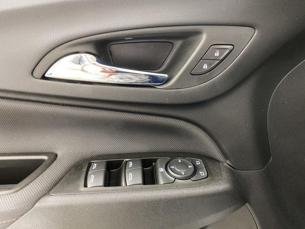 Used 2022 Summit White Chevrolet RS image 11
