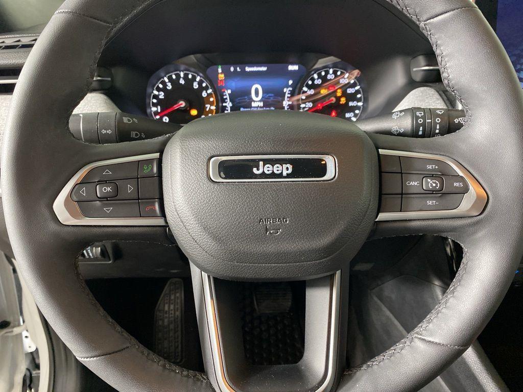 Used 2023 Bright White Clearcoat Jeep Latitude image 11