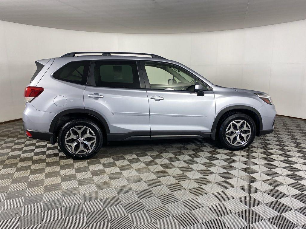 Used 2021 Ice Silver Metallic Subaru Premium image 8
