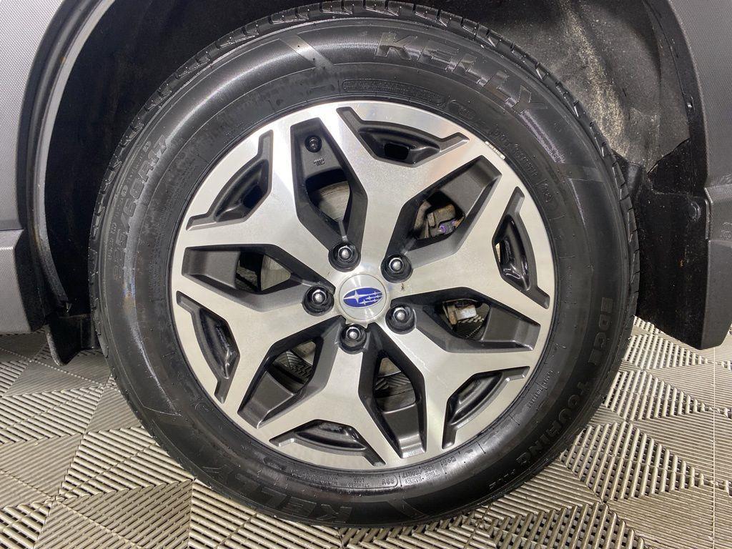 Used 2021 Ice Silver Metallic Subaru Premium image 9