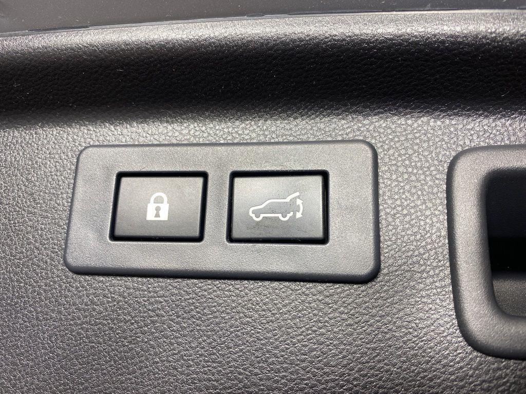 Used 2021 Ice Silver Metallic Subaru Premium image 26