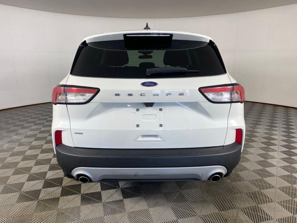 Used 2022 White Metallic Ford SE image 5