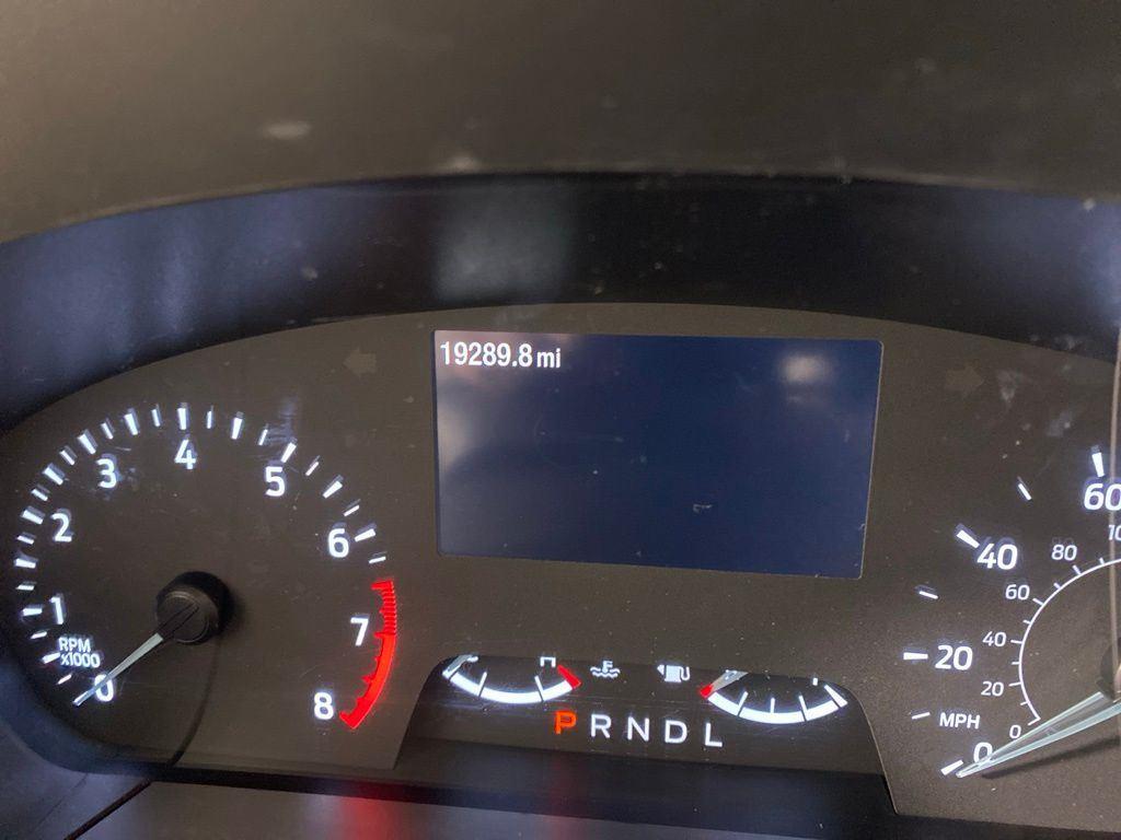 Used 2022 White Metallic Ford SE image 11