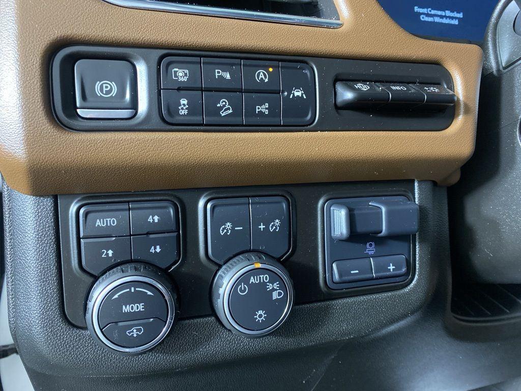 Used 2024 Pearl Chevrolet High Country image 13