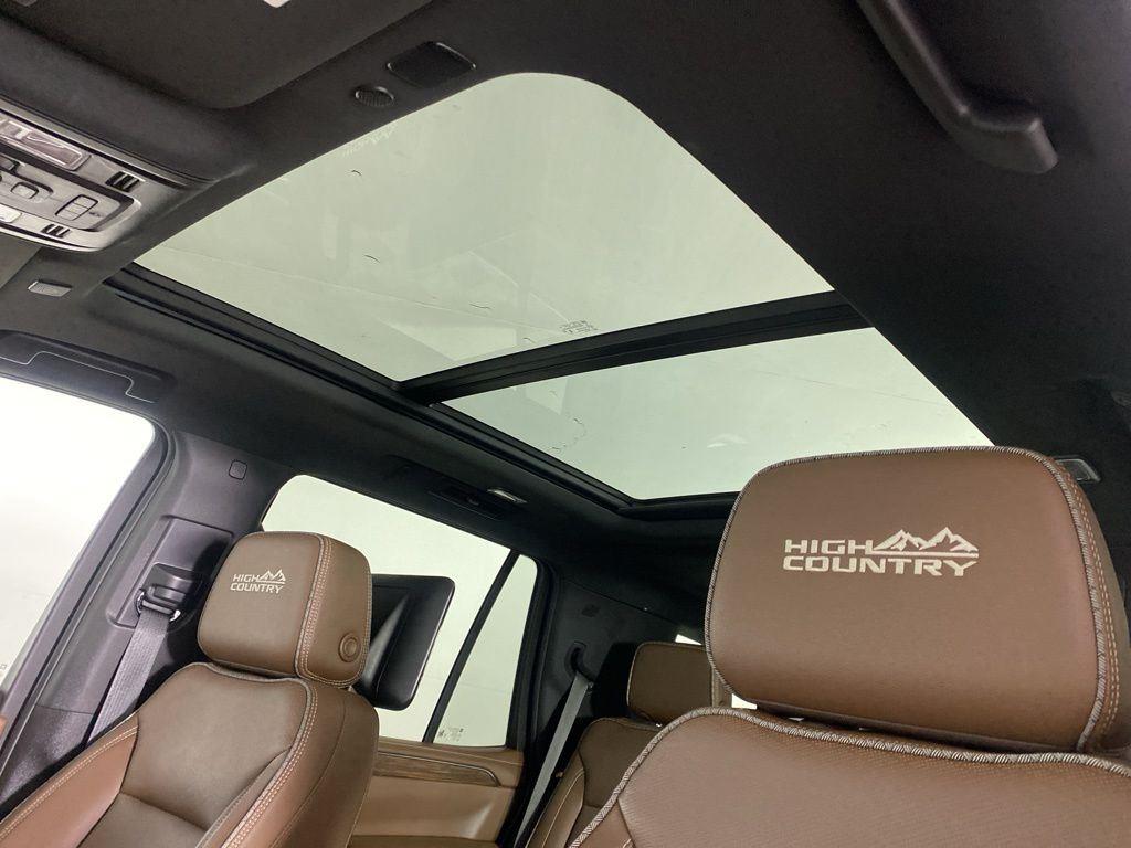 Used 2024 Pearl Chevrolet High Country image 25