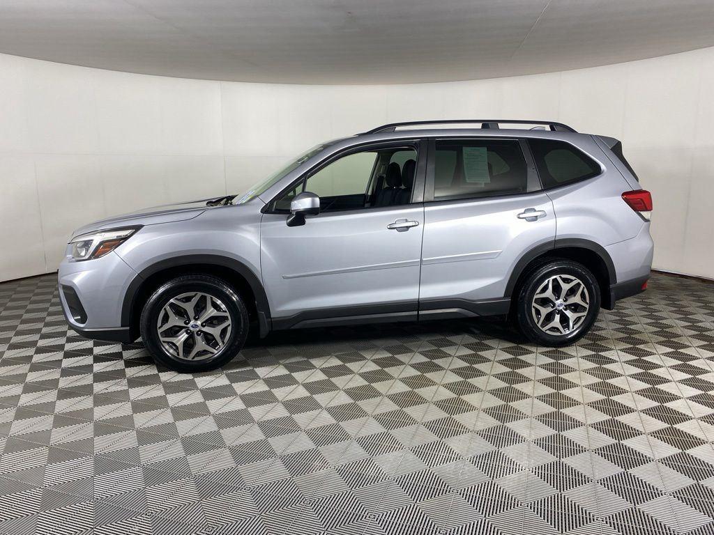 Used 2021 Ice Silver Metallic Subaru Premium image 4