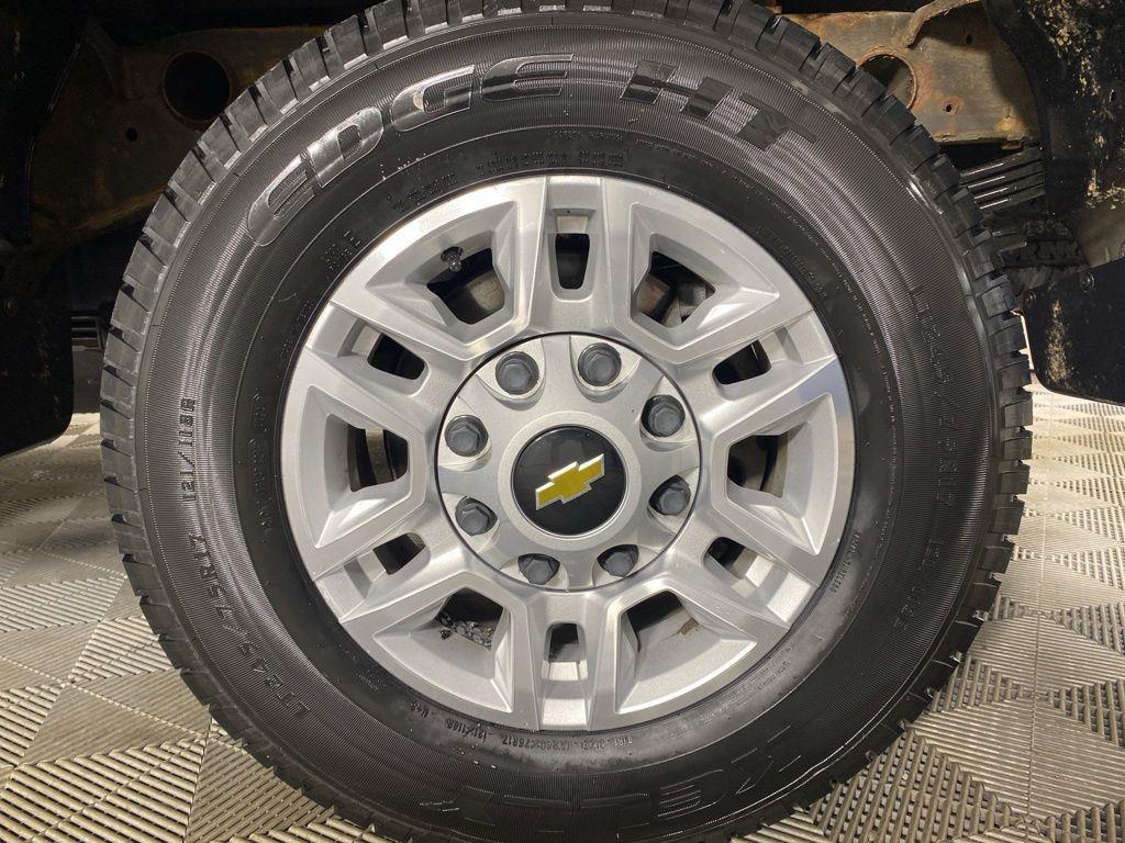 Used 2022 Black Chevrolet LT image 9