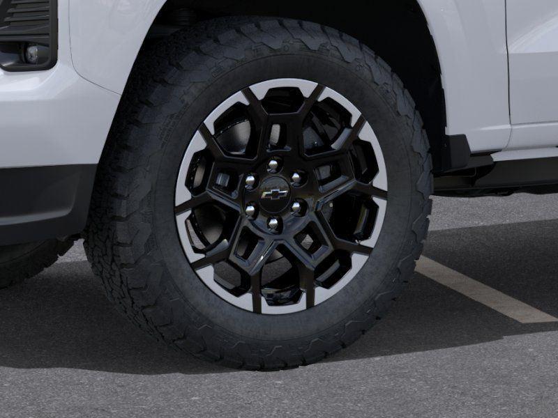 Used 2026 Summit White Chevrolet Z71 image 9