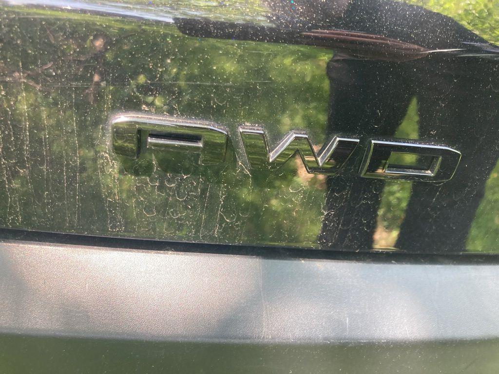 Used 2022 Ebony Twilight Metallic GMC SLE image 6