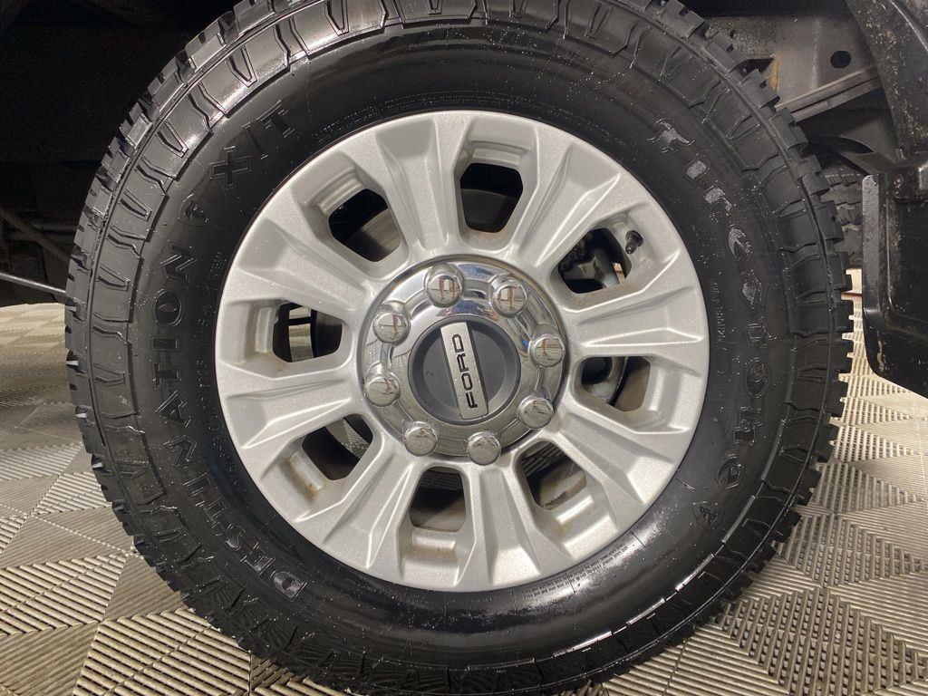 Used 2022 Gray Metallic Ford XLT image 9