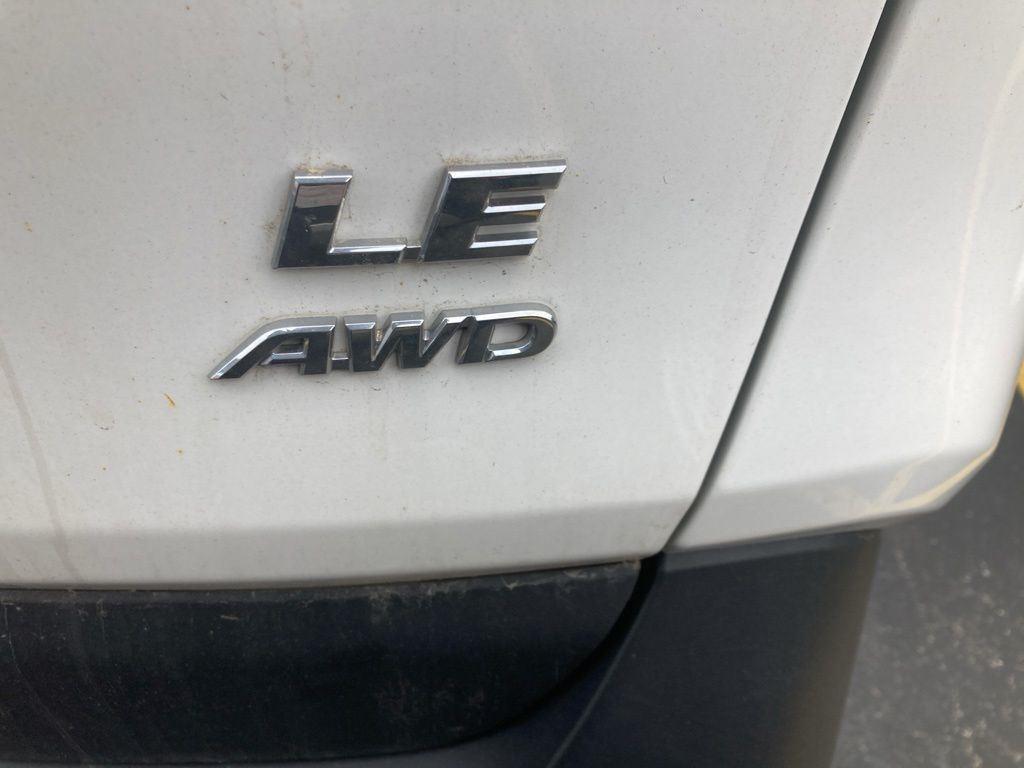 Used 2023 Ice Toyota LE image 5
