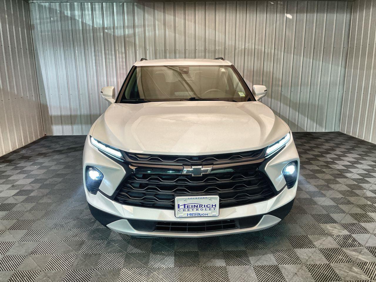 View vehicle photo 3