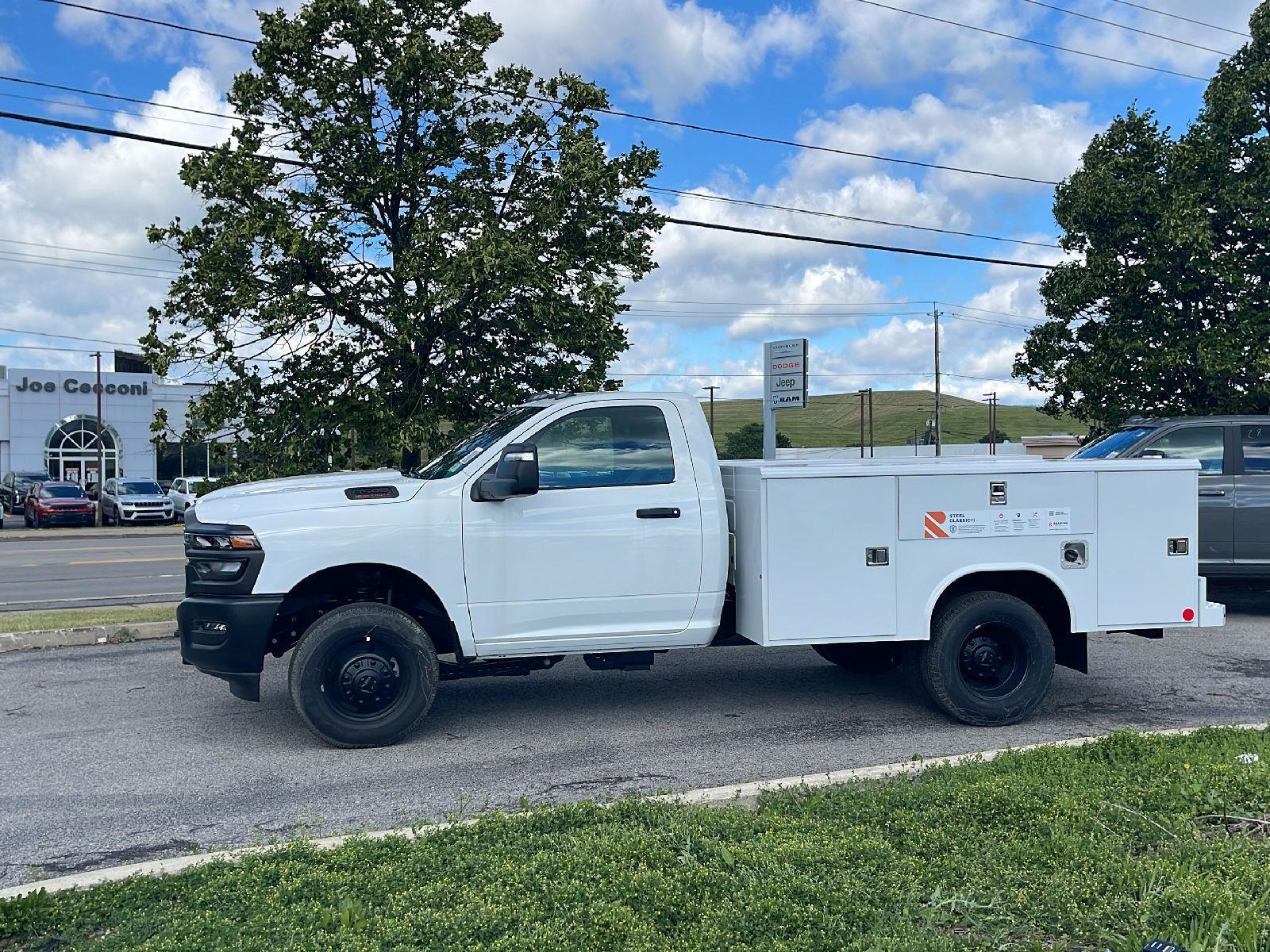 Bright White Clearcoat 2026 RAM 3500 Chassis Pickup Truck Four-Wheel Drive 8-Speed Automatic
