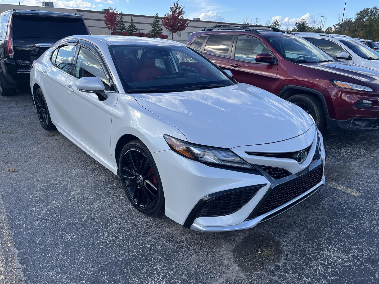 White (Wind Chill Pearl) 2023 Toyota Camry Sedan Front-Wheel Drive Automatic