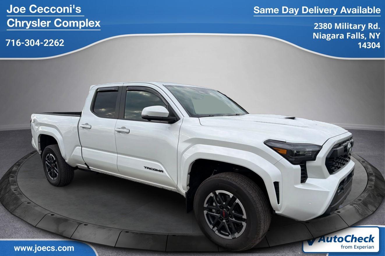 White (Wind Chill Pearl) 2024 Toyota Tacoma TRD Sport Double Cab 4WD Pickup Truck Four-Wheel Drive 8-Speed Automatic