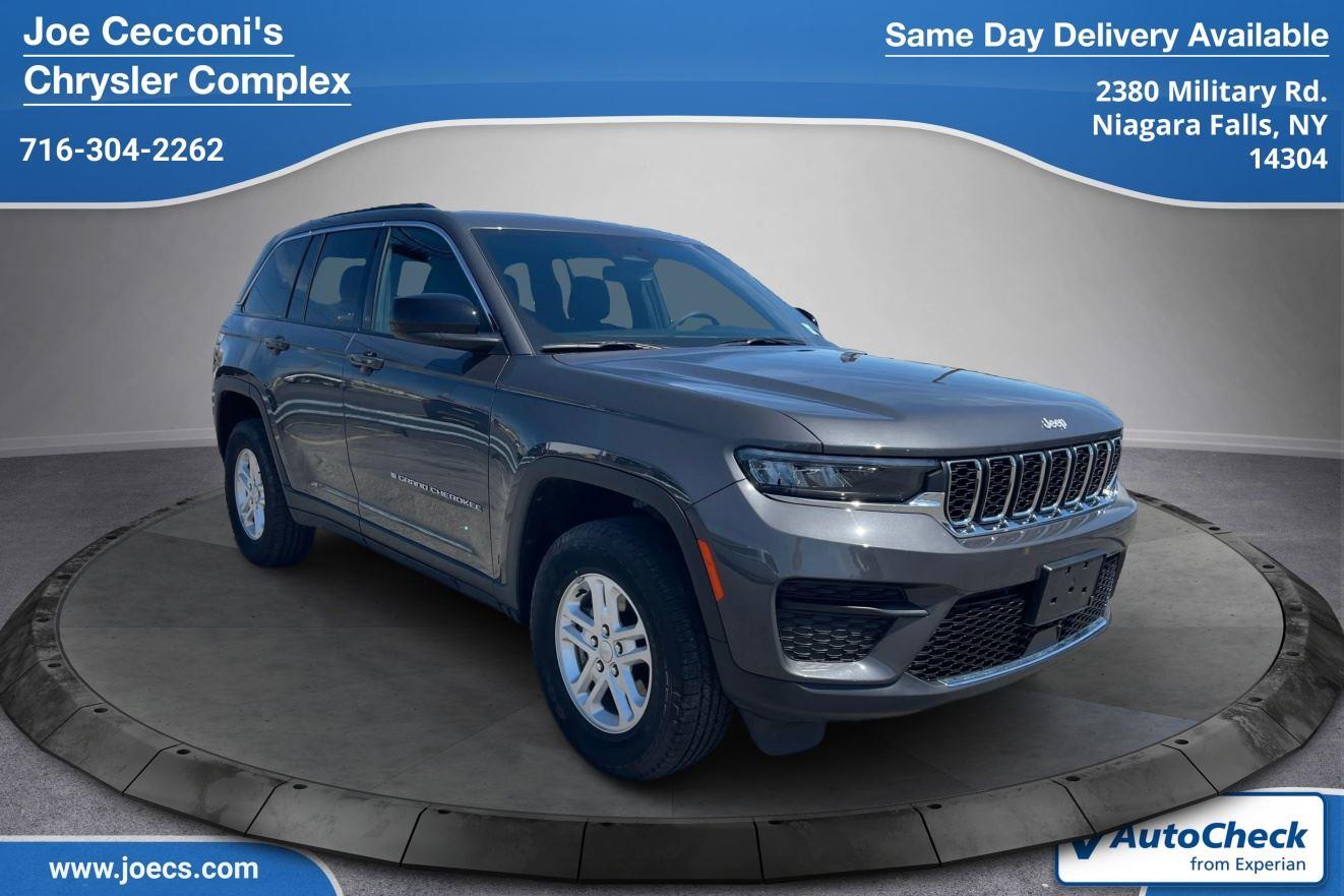 Baltic Gray Metallic Clearcoat 2025 Jeep Grand Cherokee Laredo 4WD SUV / Crossover Four-Wheel Drive 8-Speed Automatic