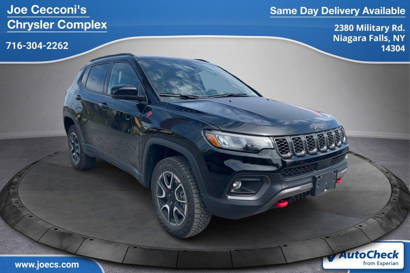 Diamond Black Crystal Pearlcoat 2024 Jeep Compass SUV / Crossover Four-Wheel Drive 8-Speed Automatic
