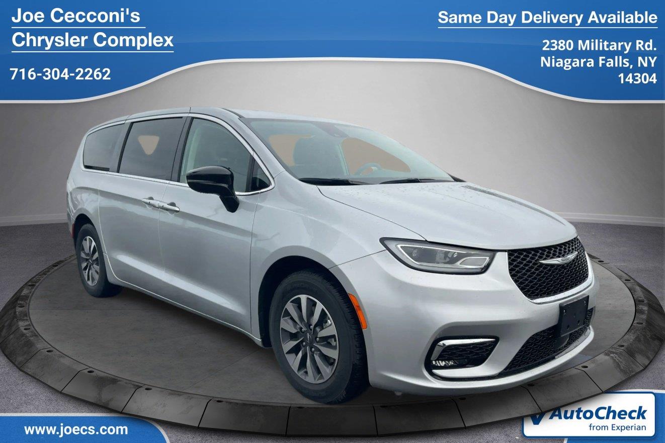 Silver Mist Clearcoat 2024 Chrysler Pacifica Hybrid Minivan Front-Wheel Drive Automatic