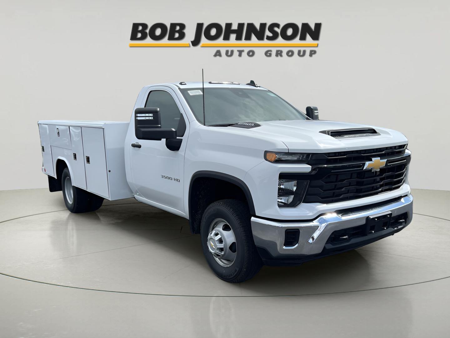 Summit White 2025 Chevrolet Silverado 3500HD Chassis Pickup Truck Four-Wheel Drive Automatic