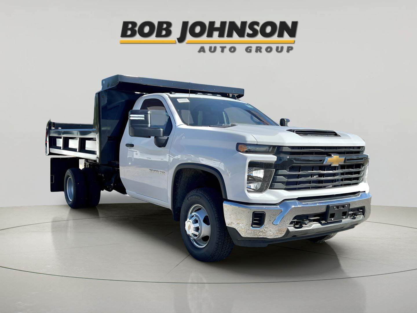 Summit White 2025 Chevrolet Silverado 3500HD Chassis Pickup Truck Four-Wheel Drive Automatic
