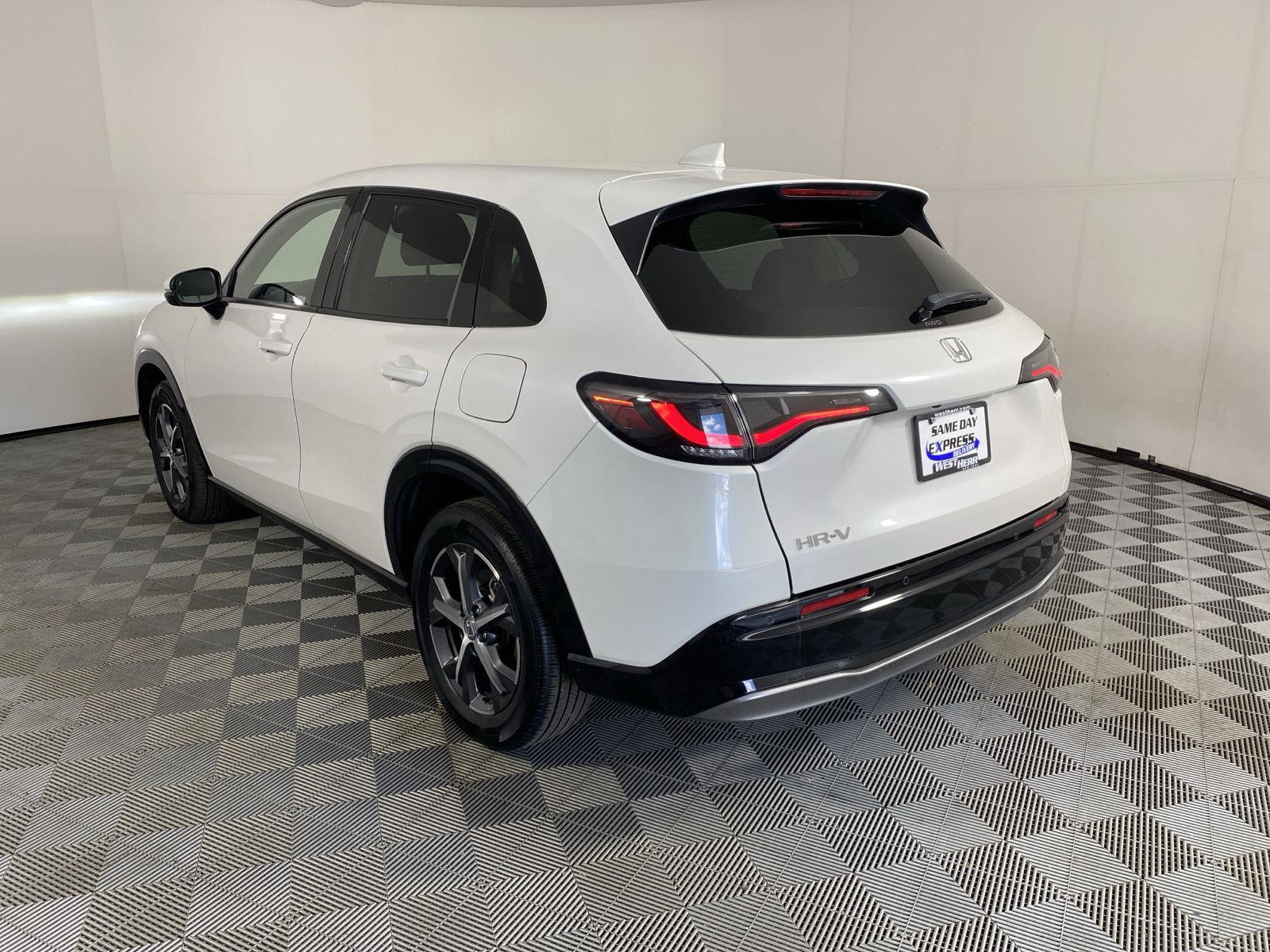 Certified Used 2024 Platinum White Pearl Honda EX-L image 5
