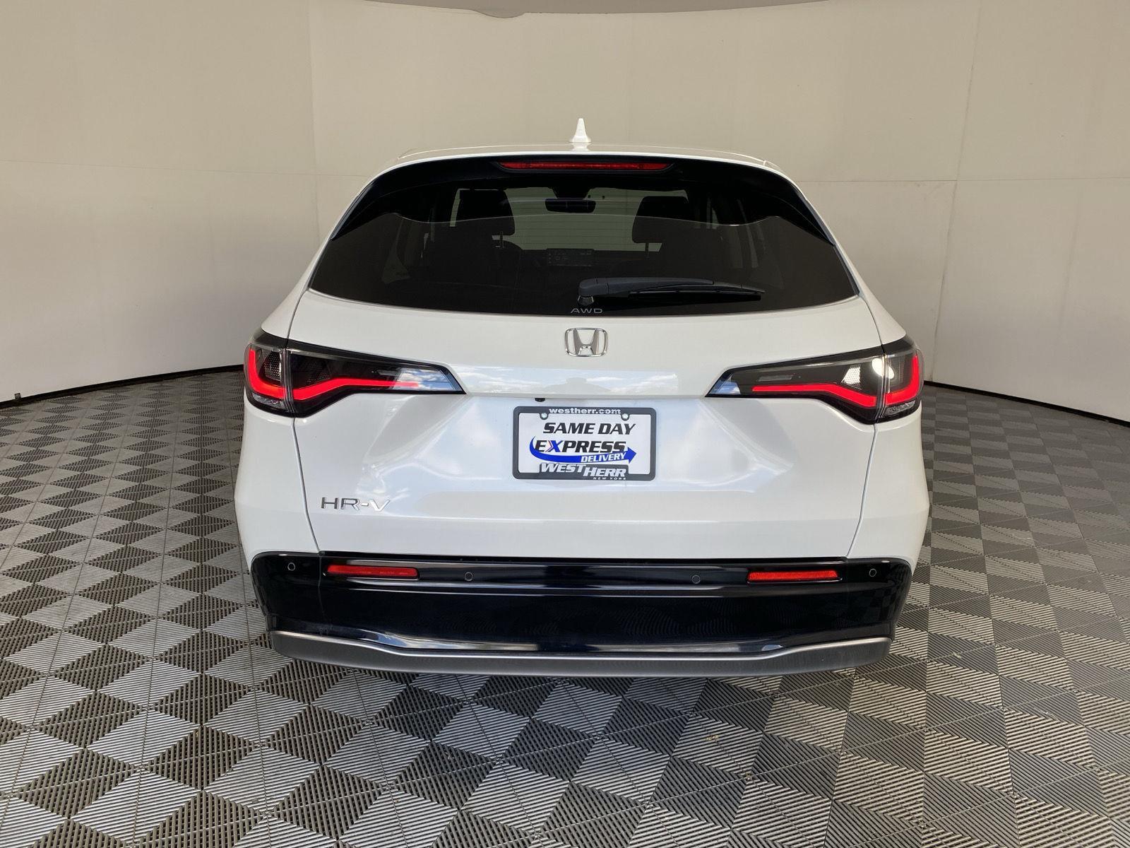 Certified Used 2024 Platinum White Pearl Honda EX-L image 6