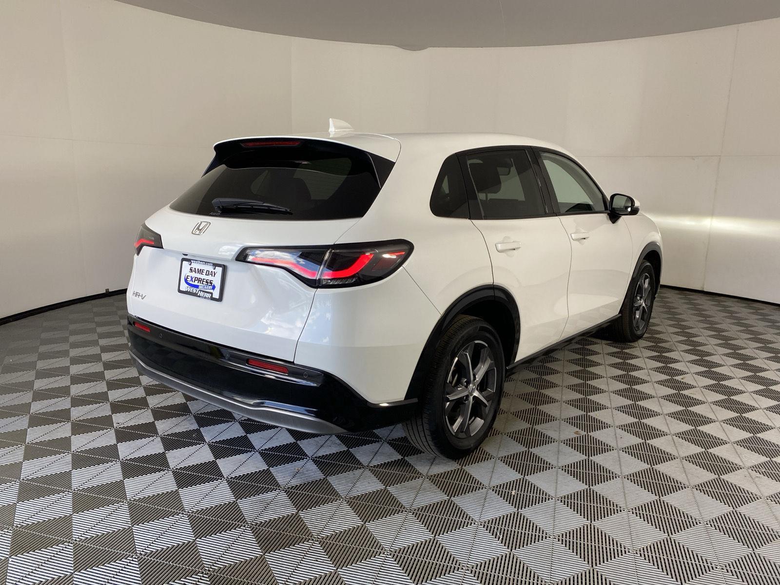 Certified Used 2024 Platinum White Pearl Honda EX-L image 8