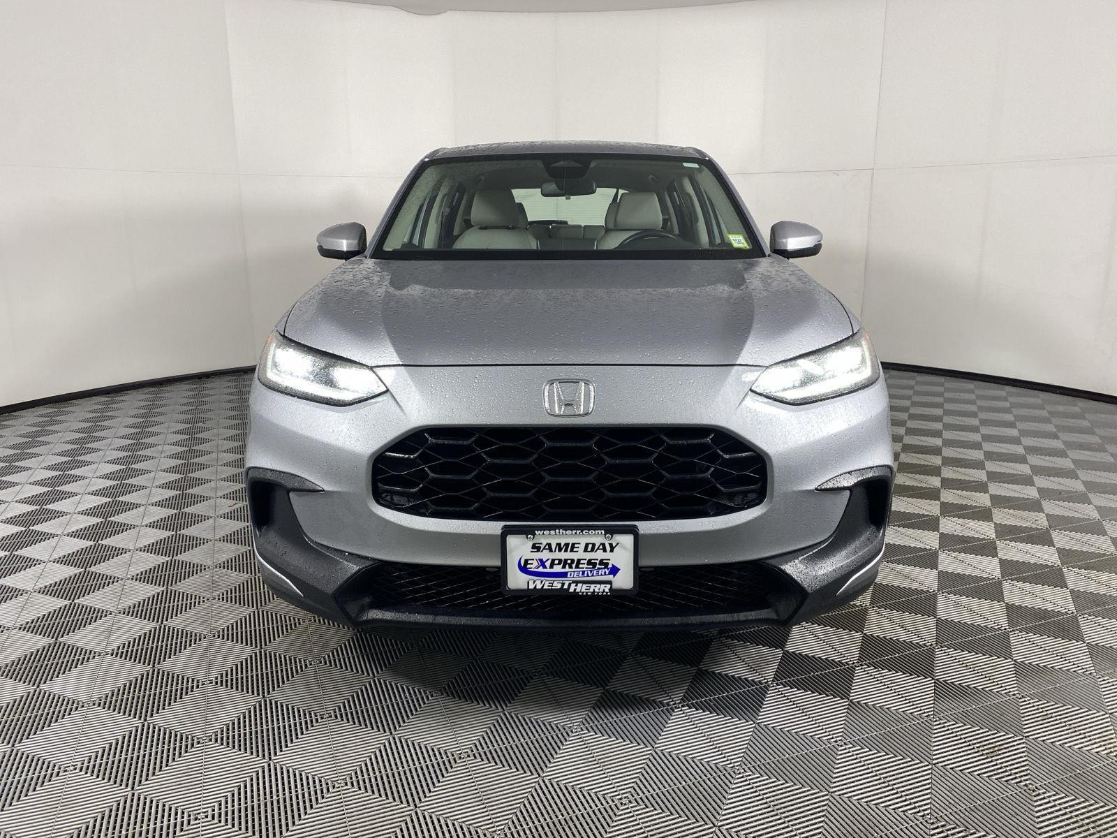 Certified Used 2023 Lunar Silver Metallic Honda LX image 2