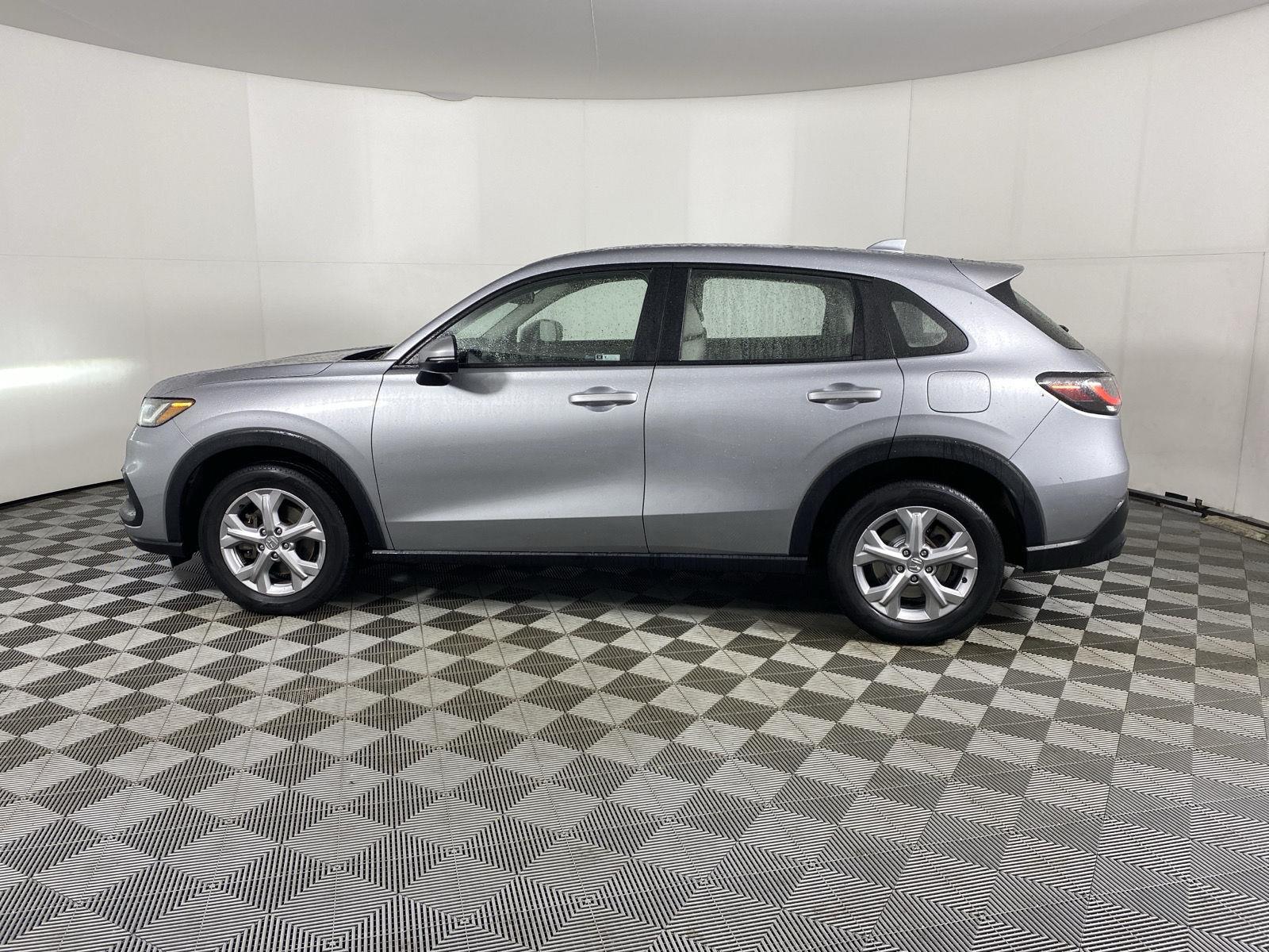 Certified Used 2023 Lunar Silver Metallic Honda LX image 4