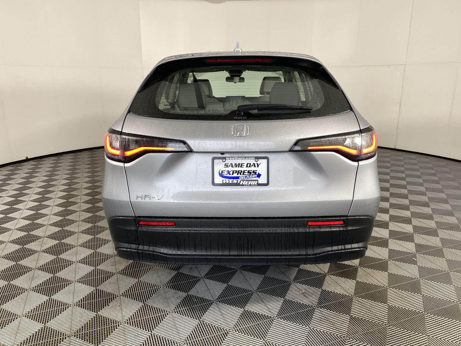 Certified Used 2023 Lunar Silver Metallic Honda LX image 6