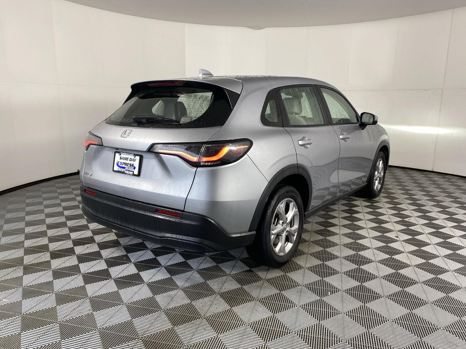 Certified Used 2023 Lunar Silver Metallic Honda LX image 8