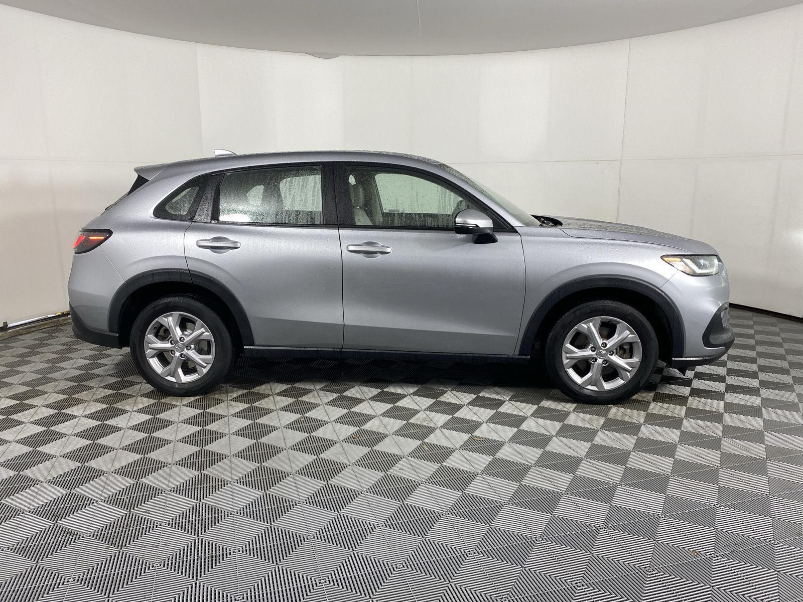 Certified Used 2023 Lunar Silver Metallic Honda LX image 9
