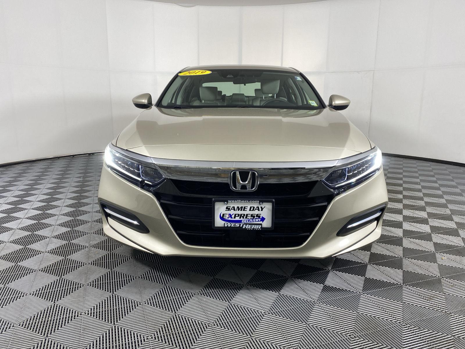 Used 2019 Champagne Frost Pearl Honda Base image 2