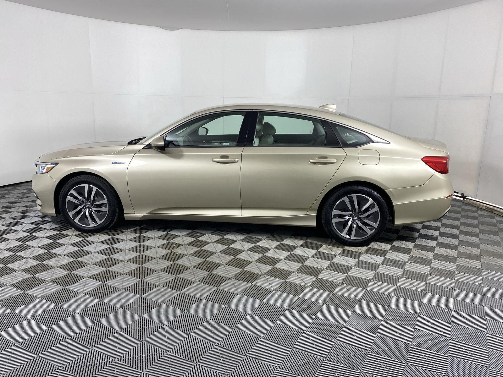 Used 2019 Champagne Frost Pearl Honda Base image 4