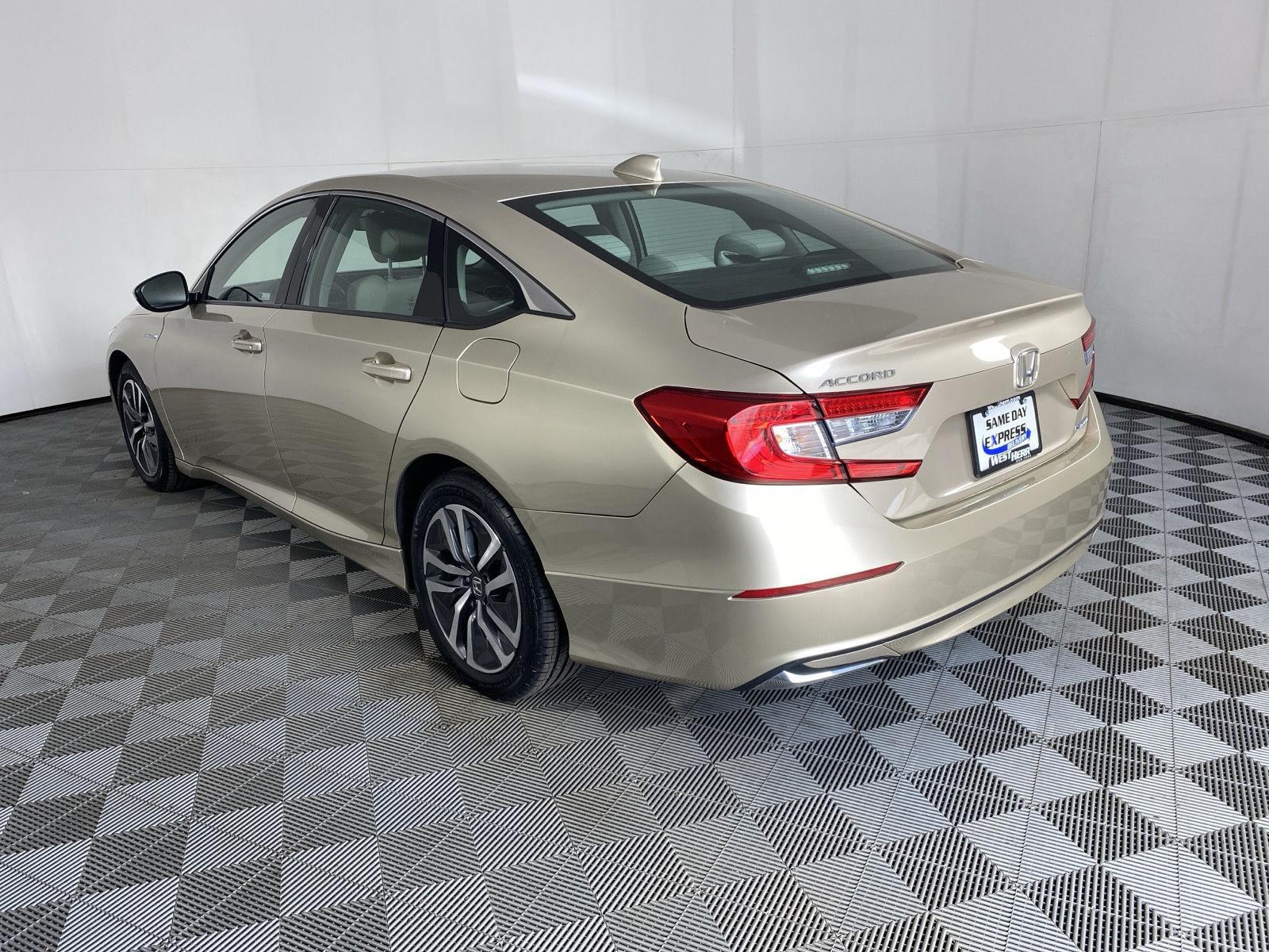 Used 2019 Champagne Frost Pearl Honda Base image 5