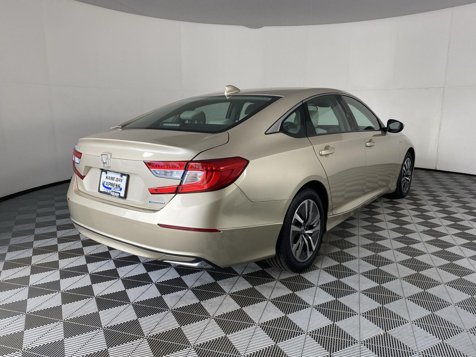 Used 2019 Champagne Frost Pearl Honda Base image 8