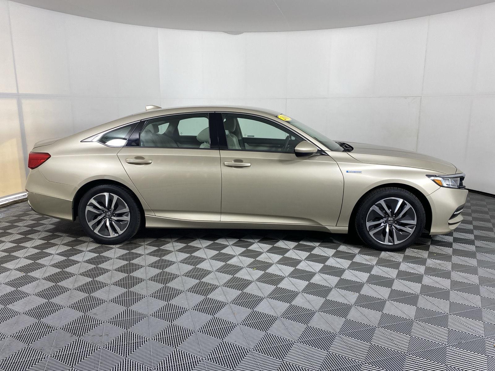 Used 2019 Champagne Frost Pearl Honda Base image 9