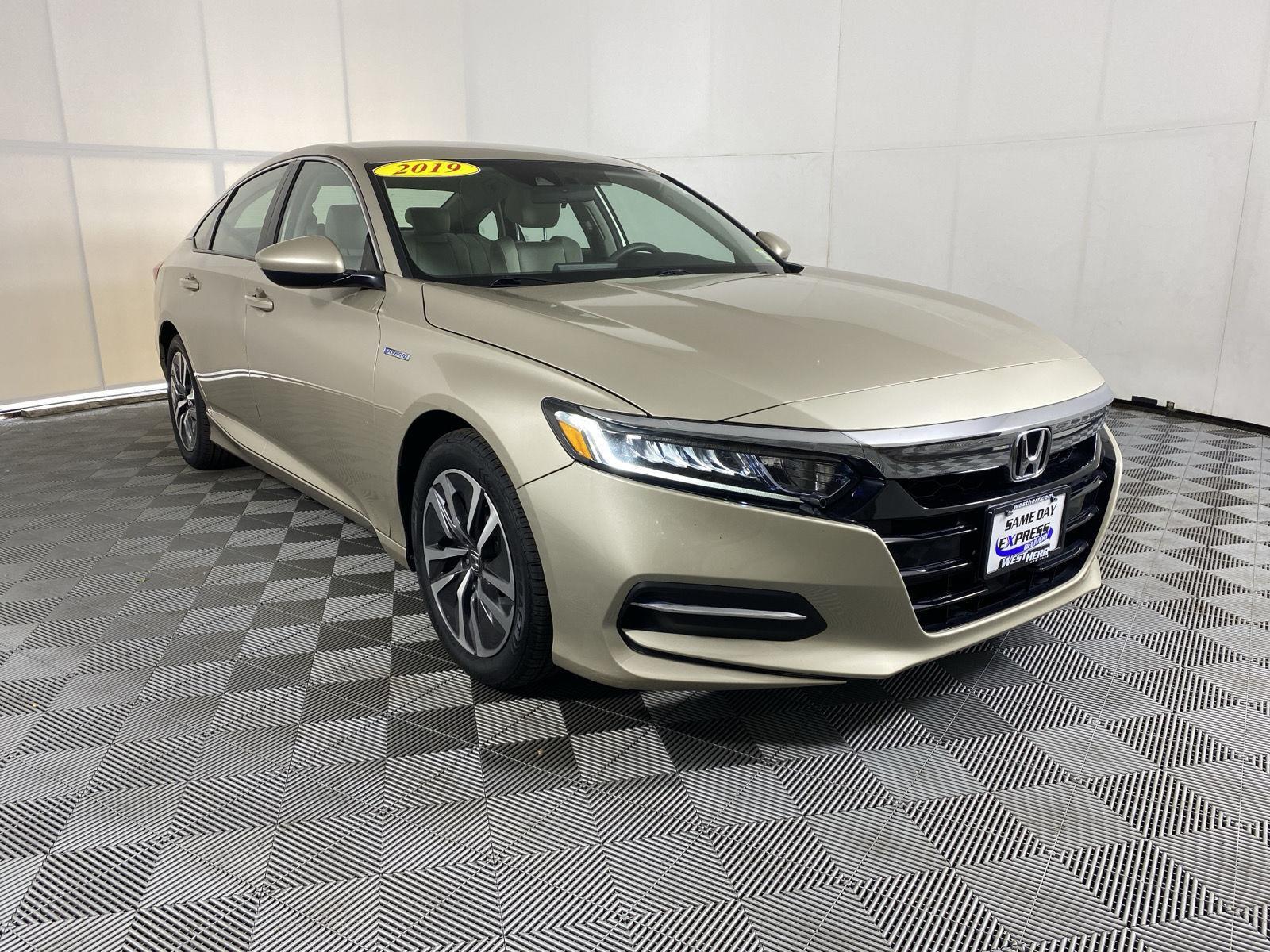 Used 2019 Champagne Frost Pearl Honda Base image 10