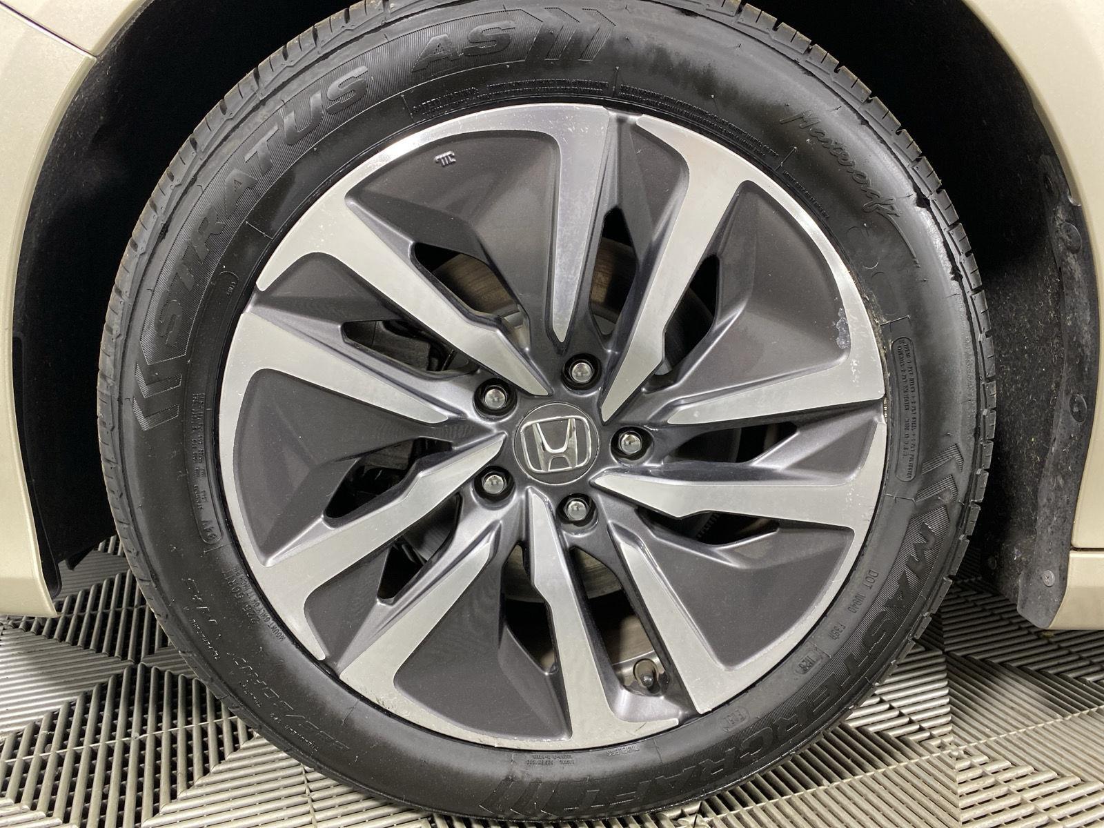Used 2019 Champagne Frost Pearl Honda Base image 11
