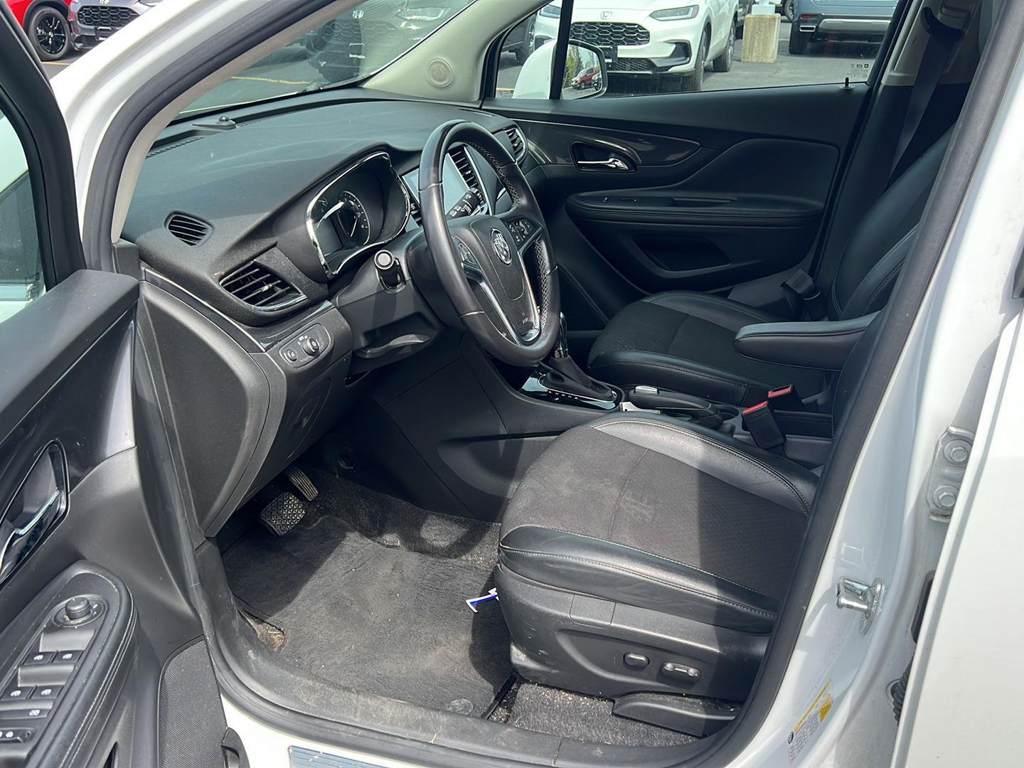 Used 2019 Summit White Buick Preferred image 4