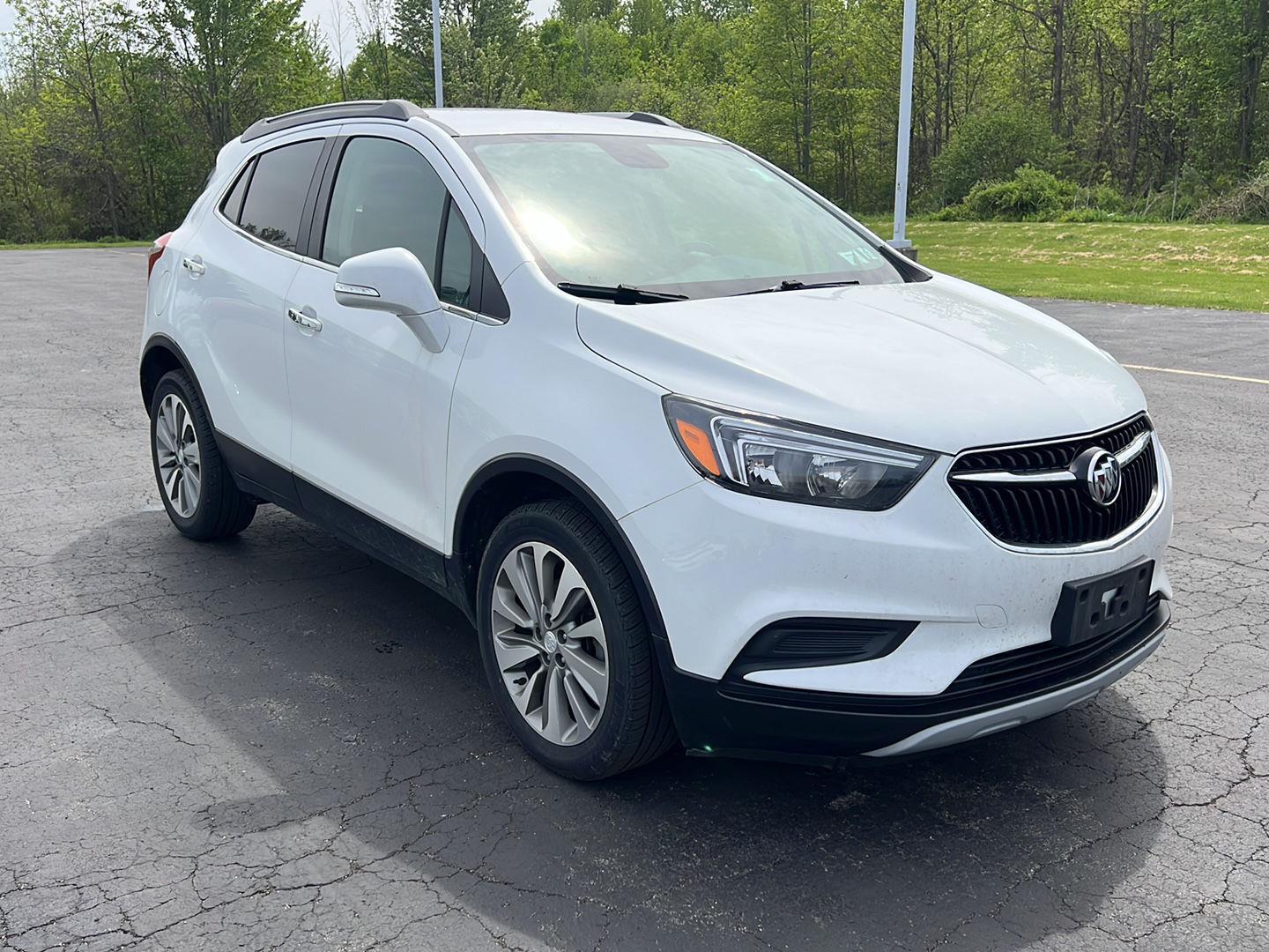 Used 2019 Summit White Buick Preferred image 8