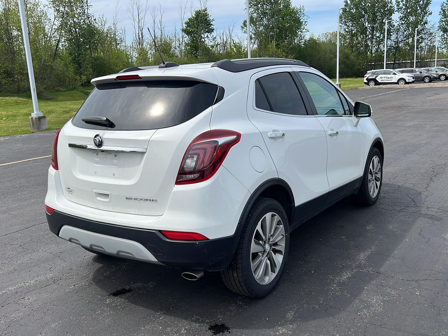 Used 2019 Summit White Buick Preferred image 10