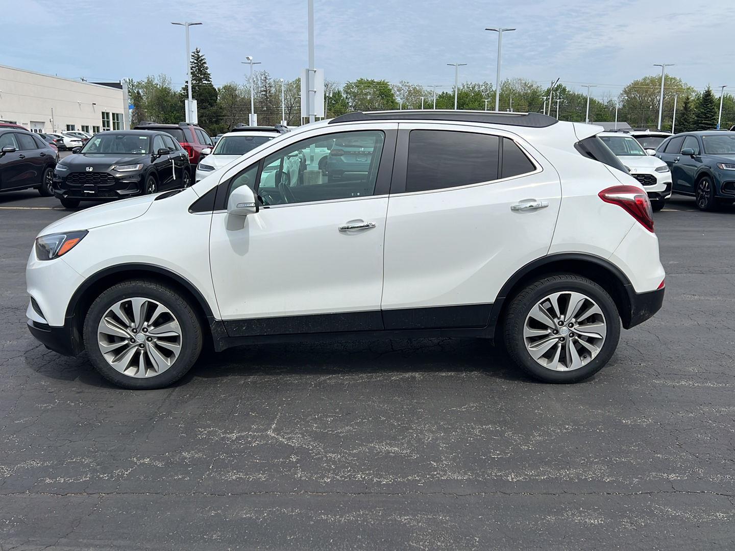 Used 2019 Summit White Buick Preferred image 13