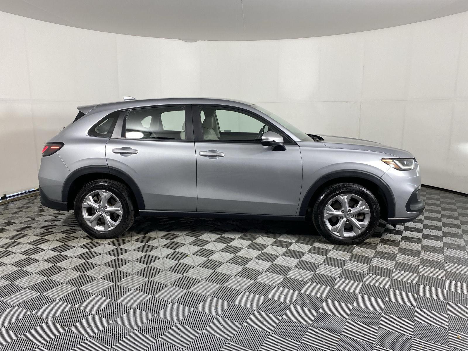 Used 2024 Lunar Silver Metallic Honda LX image 9