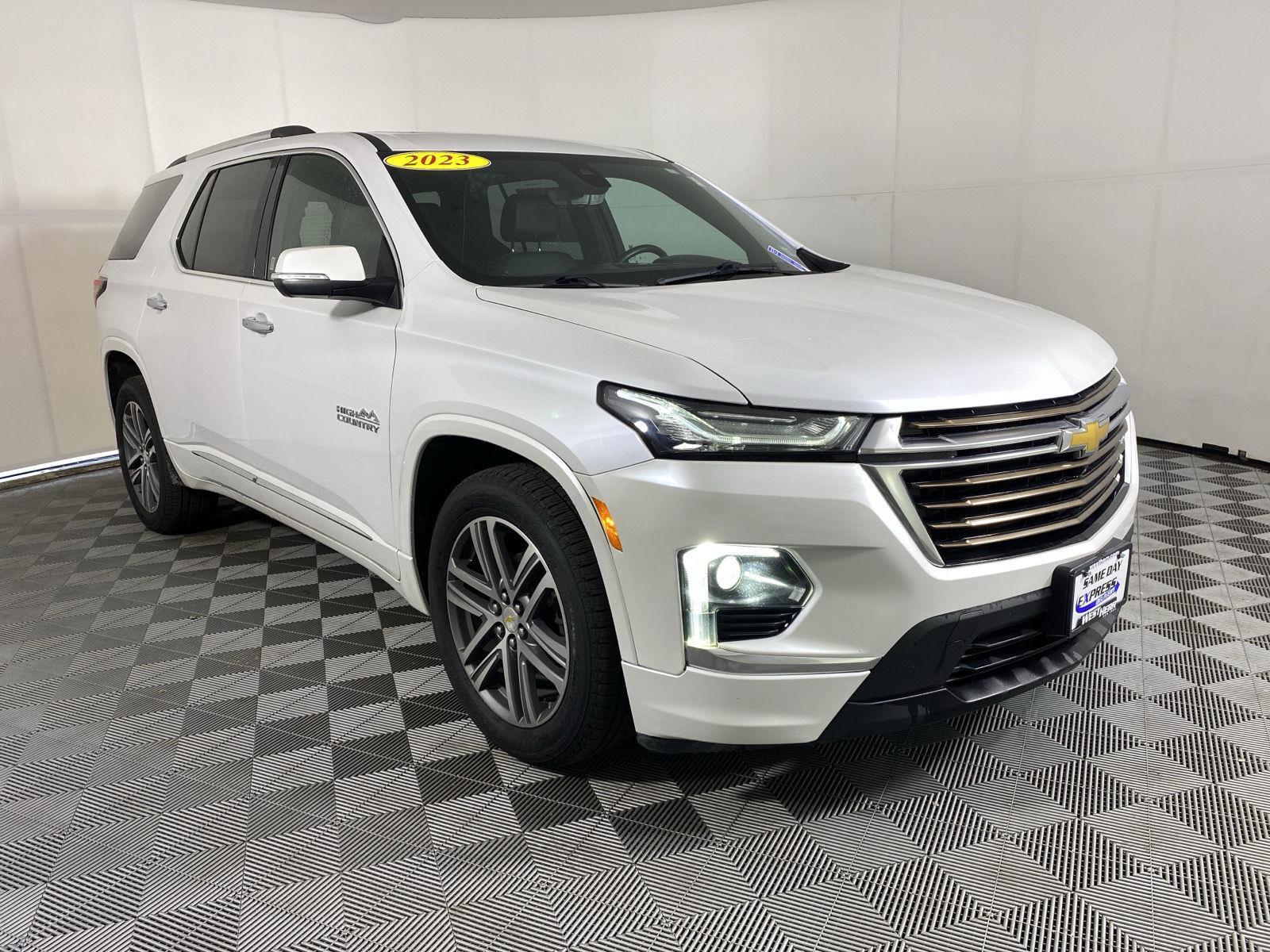 Used 2023 Iridescent Pearl Tricoat Chevrolet High Country image 11