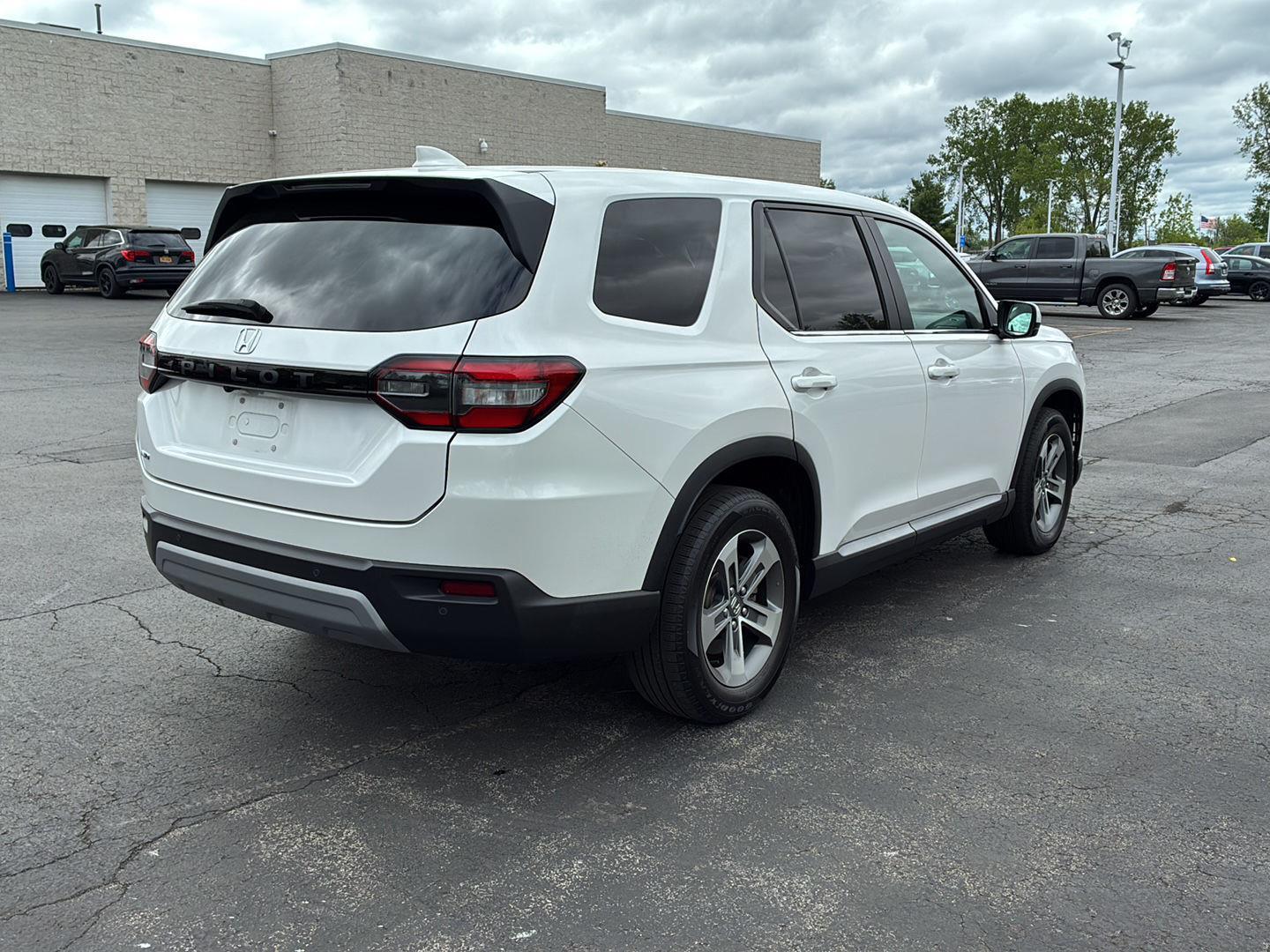 Certified Used 2023 Platinum White Pearl Honda EX-L image 17