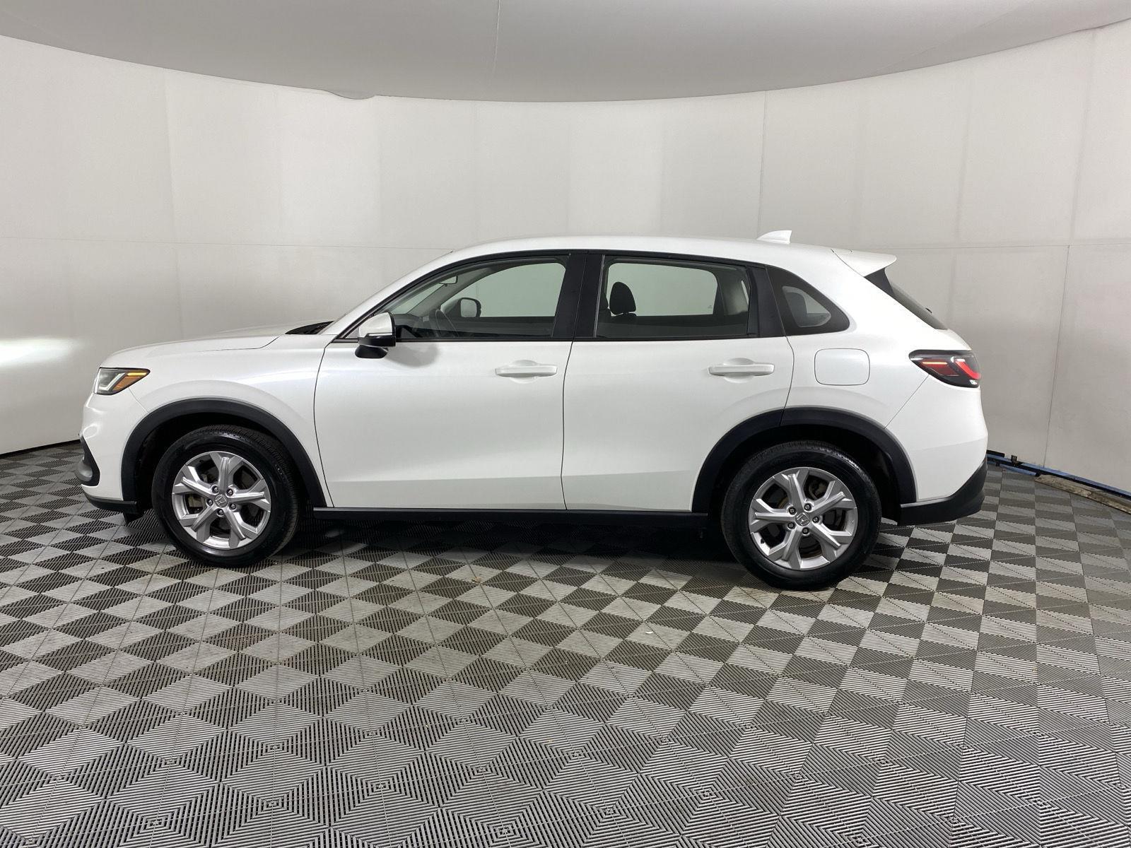 Used 2023 Platinum White Pearl Honda LX image 4